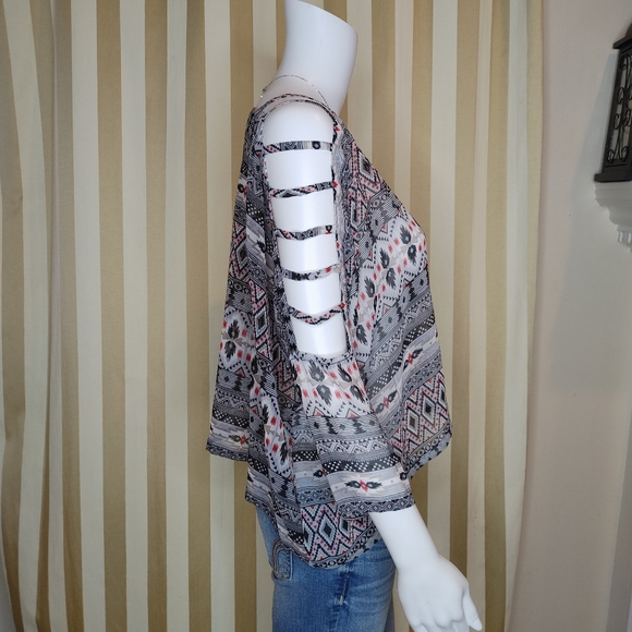 LF MILLAU LATTICE SLEEVE CROP TOP, MULTI XS - Picture 2 of 6